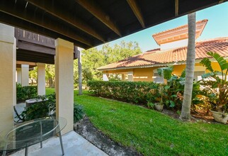 3115 Bayshore Oaks Dr in Tampa, FL - Foto de edificio - Building Photo