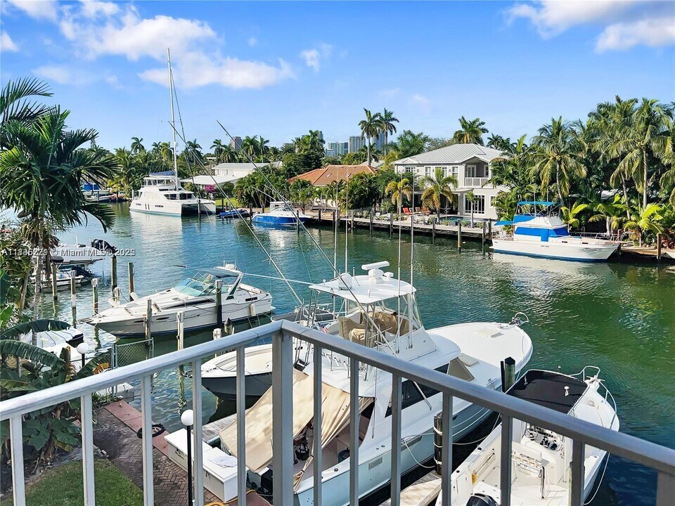 1777 SE 15th St in Fort Lauderdale, FL - Building Photo