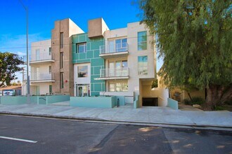 14934 Burbank Blvd in Los Angeles, CA - Building Photo - Building Photo