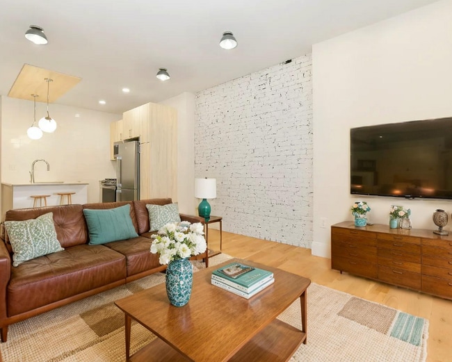 200 Maverick St, Unit 1
