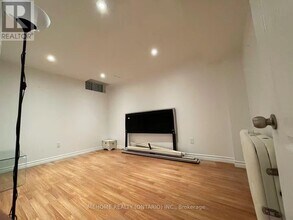 15 Magnotta Rd in Markham, ON - Building Photo - Building Photo