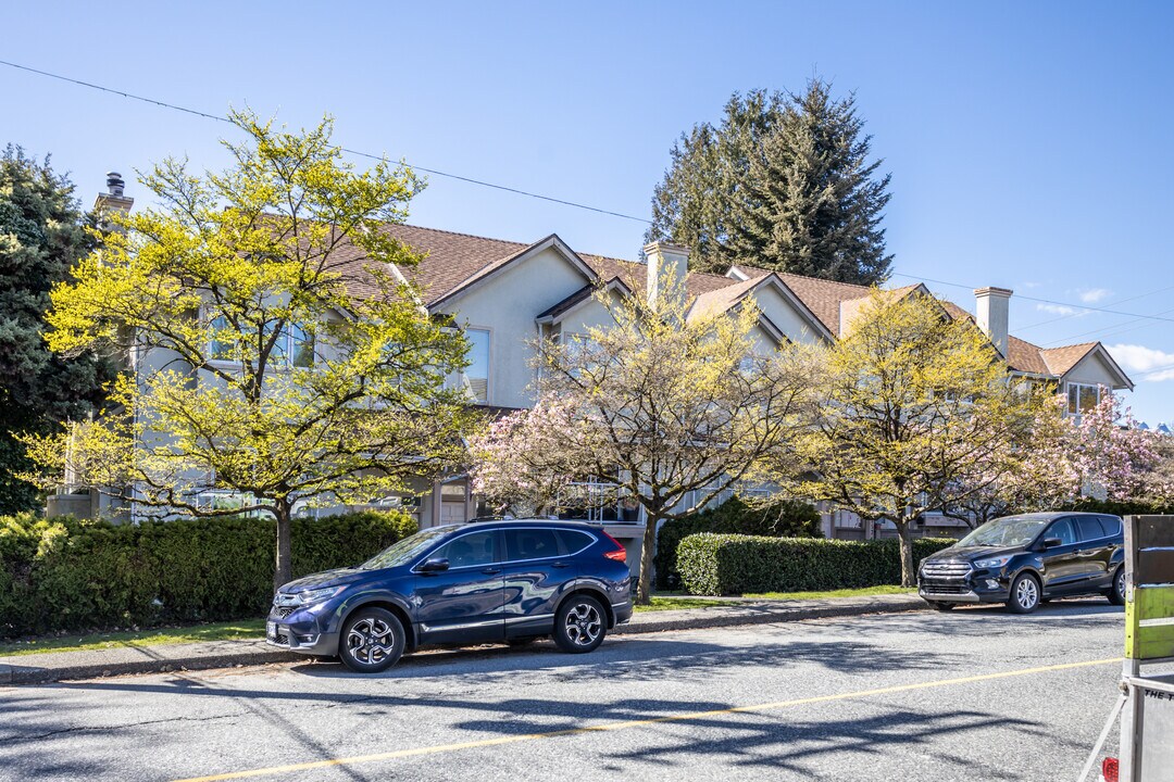 2057 St. Georges Av in North Vancouver, BC - Building Photo