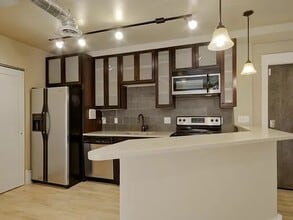 740 N Sherman St, Unit 109 in Denver, CO - Foto de edificio - Building Photo