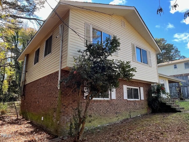 property at 916 Forge Rd