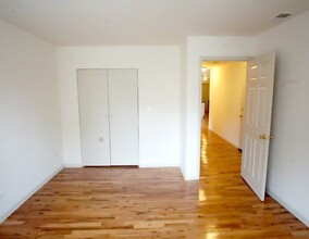 1311 W Leland Ave, Unit 2 in Chicago, IL - Building Photo - Building Photo