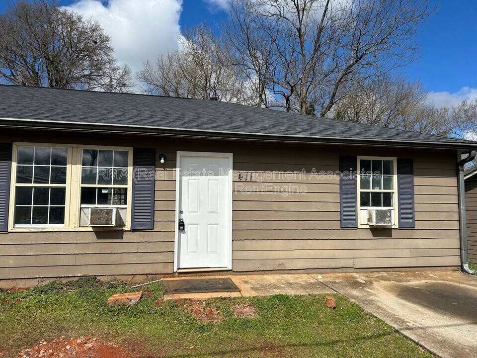 411 E Central Ave in Griffin, GA - Building Photo