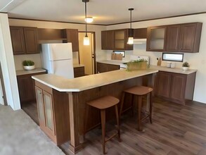 15562 Pine Ridge Dr in Linden, MI - Foto de edificio - Building Photo