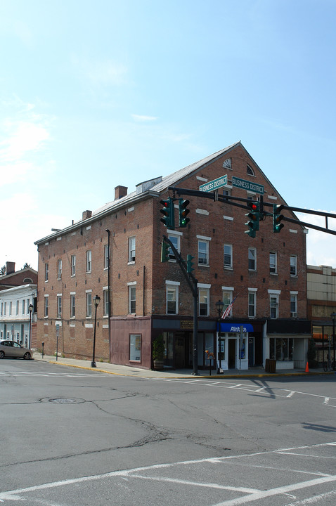 621 Warren St in Hudson, NY - Building Photo