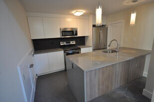 663 Massachusetts Ave in Boston, MA - Building Photo