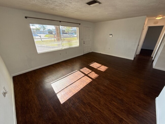 90 S Davis St in Beverly Hills, FL - Foto de edificio - Building Photo