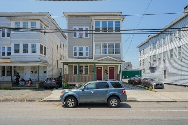 2395 Main St in Bridgeport, CT - Building Photo - Building Photo