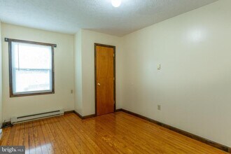 210 W North St in Charles Town, WV - Building Photo - Building Photo