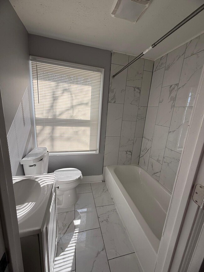 134 Rock Creek Rd in New Haven, CT - Building Photo - Building Photo