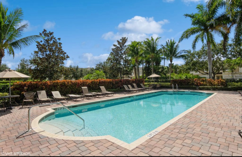 3131 SE Lexington Lakes Dr in Stuart, FL - Foto de edificio