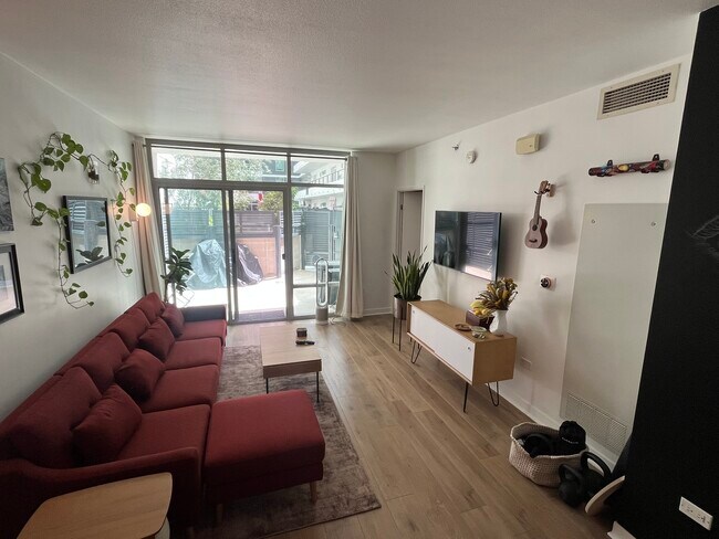 property at 425 W Beech St