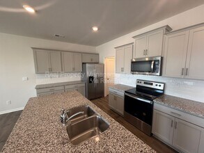 1563 Amberview Ln in Kernersville, NC - Building Photo - Building Photo