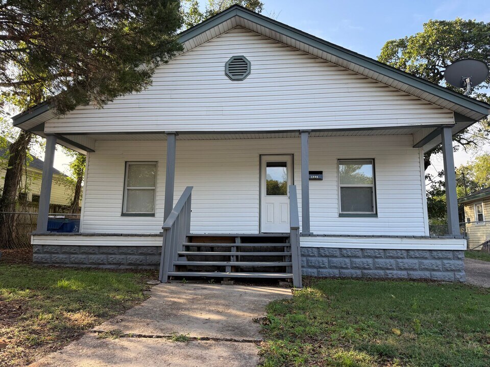 1906 S Q St in Fort Smith, AR - Building Photo
