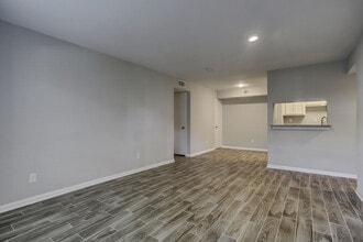 1880 White Oak Dr. Apt 119 in Houston, TX - Building Photo - Building Photo