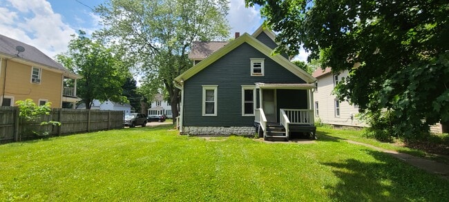 132 Union St N, Unit 1 in Battle Creek, MI - Building Photo - Building Photo