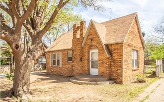 1913 25th St in Lubbock, TX - Building Photo