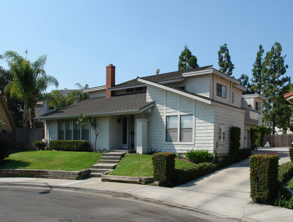 17171 Harbor Bluffs Cir in Huntington Beach, CA - Building Photo