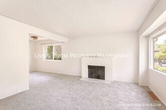 3740 SE Tibbetts St in Portland, OR - Building Photo - Building Photo