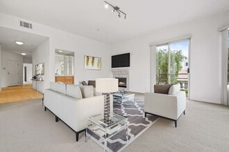 1325 Arizona Ave in Santa Monica, CA - Foto de edificio - Building Photo