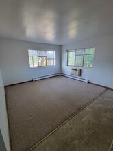 6406 W Lincoln Ave in West Allis, WI - Building Photo - Building Photo