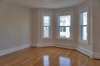 6 Ivaloo St, Unit 6B in Somerville, MA - Building Photo - Building Photo