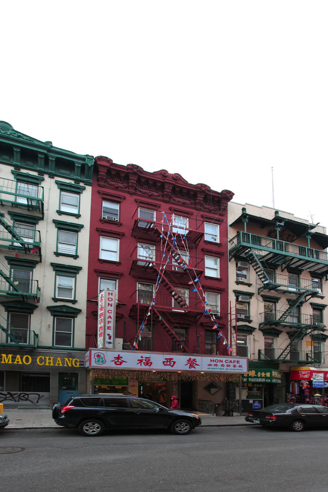 70 Mott St in New York, NY - Building Photo - Building Photo