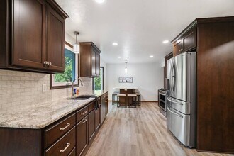 1212 Circle Dr in Ashwaubenon, WI - Foto de edificio - Building Photo