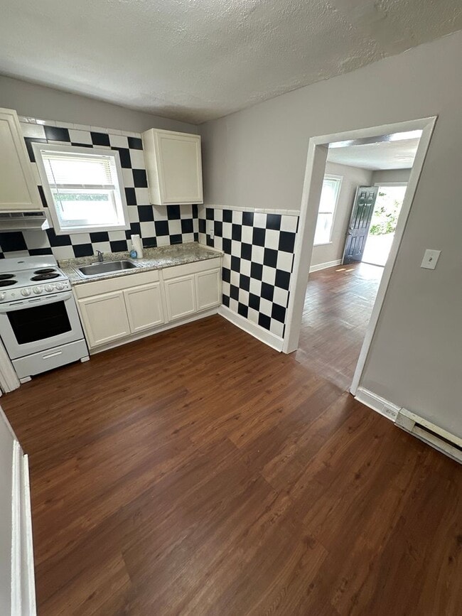 property at 101 N Gross St