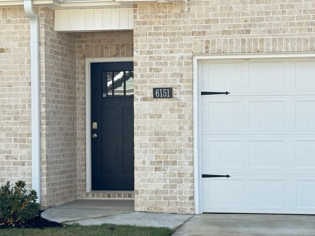 6151 Feather Wy SE in Owens Cross Roads, AL - Foto de edificio - Building Photo