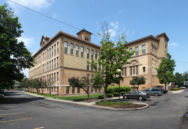 East Court Apartments in Rochester, NY - Building Photo - Building Photo