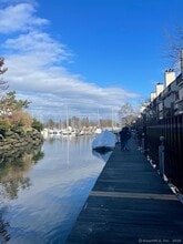 105 Harbor Dr in Stamford, CT - Building Photo - Building Photo