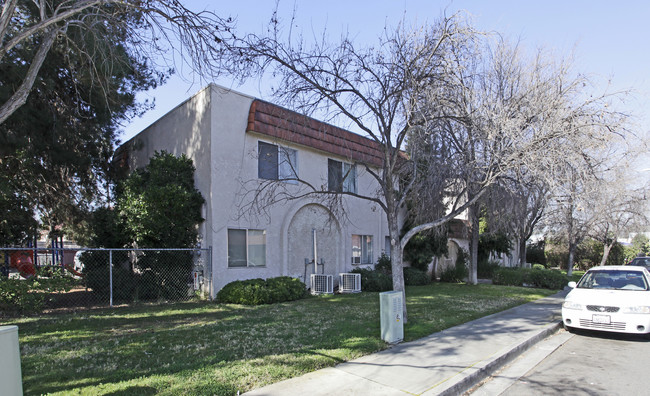 935 Martin Dr in Escondido, CA - Building Photo - Building Photo