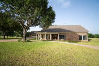 6103 Homeland Ln in Brenham, TX - Building Photo - Building Photo