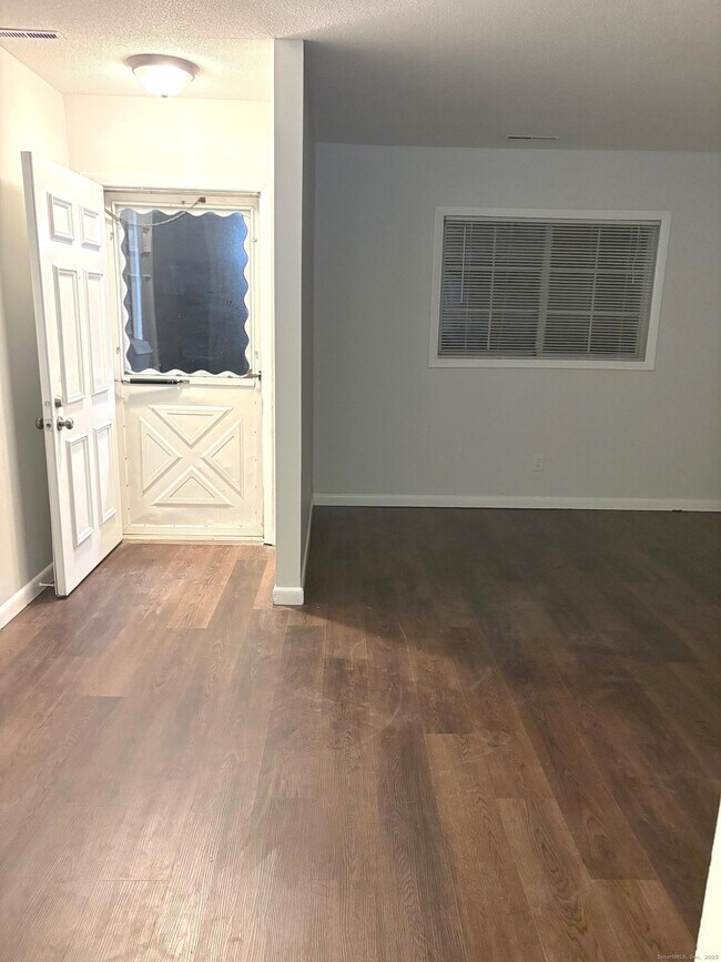 9 Patricia Rd in Bridgeport, CT - Building Photo - Building Photo