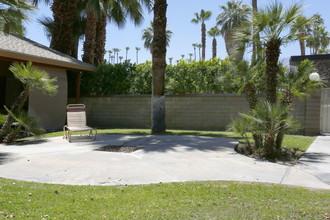 El Moro Villa Apartments in Palm Springs, CA - Building Photo - Building Photo