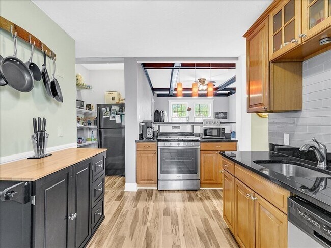 1742 Commonwealth Ave in Boston, MA - Building Photo - Building Photo