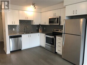 155 Caroline St S in Waterloo, ON - Building Photo - Building Photo