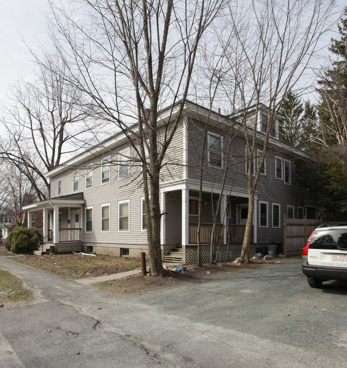 84 Bartlett Ave in Pittsfield, MA - Foto de edificio