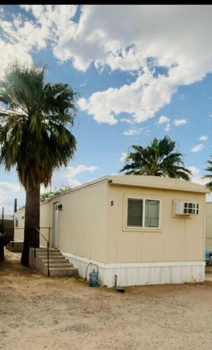 450 W Thurber Rd in Tucson, AZ - Building Photo