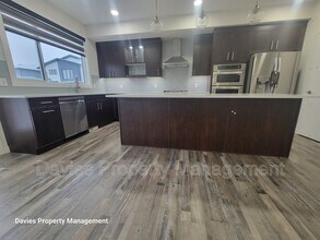 3213 Kulay Way SW in Edmonton, AB - Building Photo - Building Photo