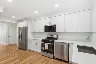 2206 Cambridge St in Baltimore, MD - Foto de edificio - Building Photo