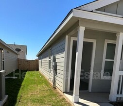 5813 Texas Spur in Seguin, TX - Building Photo - Building Photo