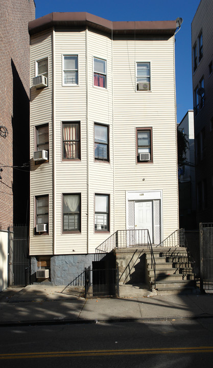 139 Livingston Ave in Yonkers, NY - Building Photo