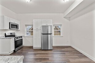 22 Brewster St in Waterbury, CT - Building Photo