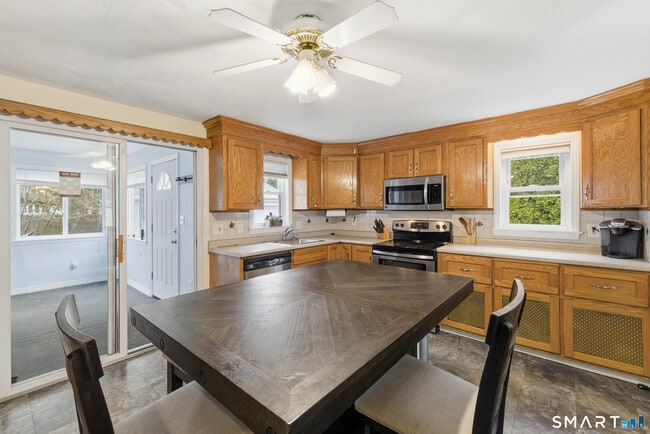 56 Westgate St in West Hartford, CT - Building Photo - Building Photo