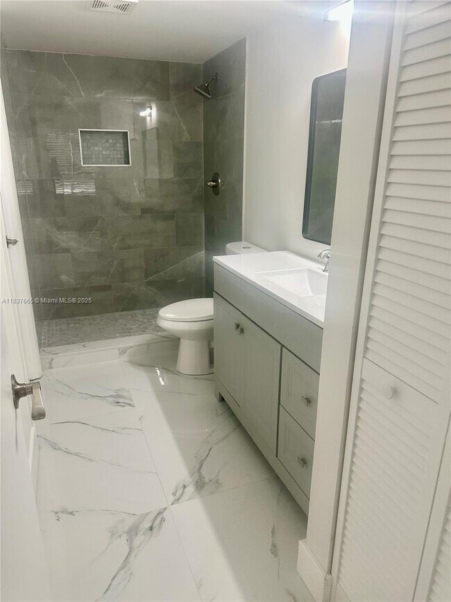 4166 Inverrary Dr in Lauderhill, FL - Building Photo - Building Photo